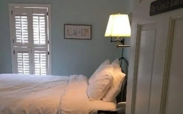 Old Towne Carmel Bed and Breakfast