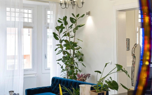 Spacious & Artistic Retro 2 Bedrooms Apt + SAUNA