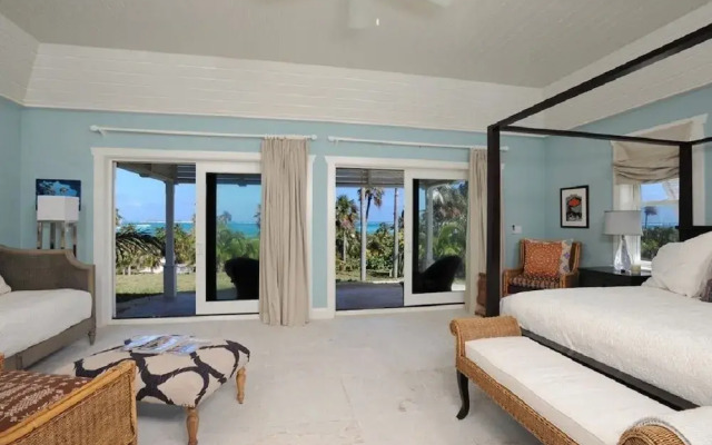 Secluded Paradise: Grand Estate With Kayaks And Snorkeling