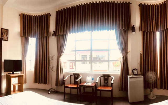 Nam Long Hotel – Guest Rooms – Dong Hoi