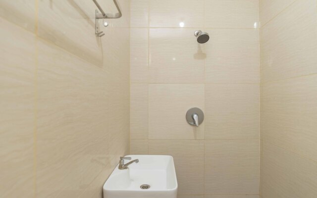 RedDoorz Plus near Eka Hospital BSD 5