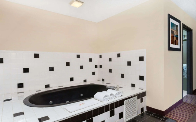 Baymont by Wyndham Bowling Green