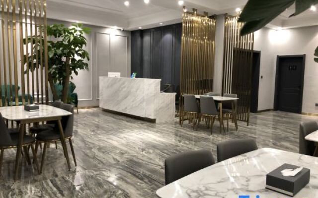 Qujing Blue Sea Light Luxury Hotel