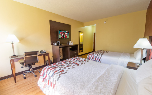 Red Roof Inn & Suites Indianapolis Airport