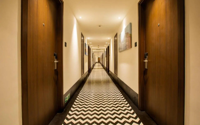 Lemon Tree Premier City Center Pune