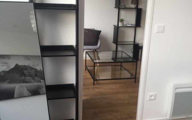 Grand T2 palais de justice apartment