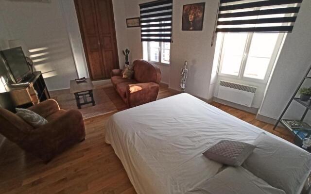 Bel appartement indépendant centre de Magny-Cours avec parking