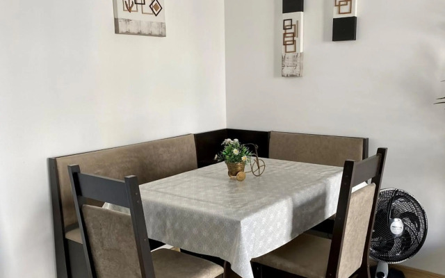 Apart. Manacá (Próximo a pista e rodoviária de Mogi Mirim).