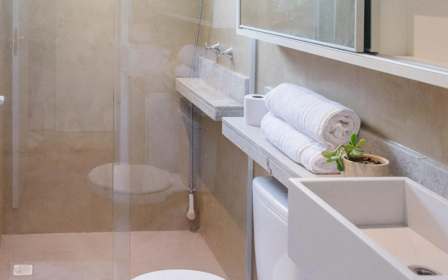 Apto. moderno em condomínio com piscina CME0107