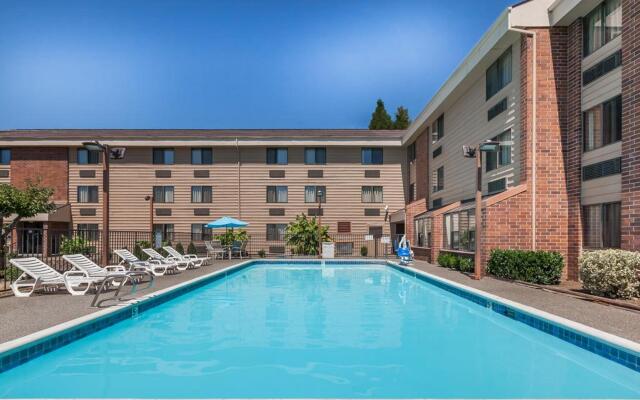 Quality Inn & Suites Clackamas – Portland