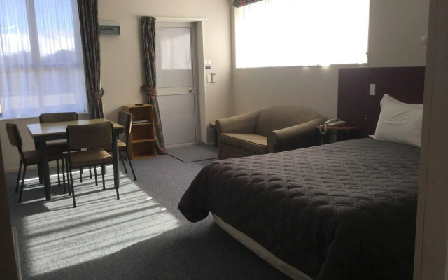 Thornton Lodge Motel
