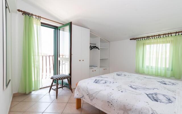 Din - 40 m from sea - A5(2+2)