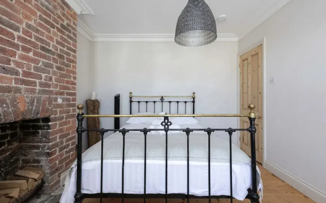Host Stay The Walpole House