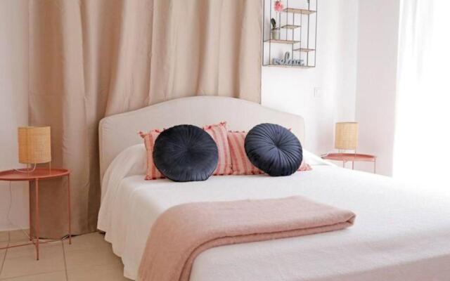 New-olivaholidayhomes - Pastel Studio pool