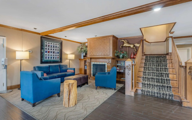 Comfort Inn & Suites Dover near Speedway