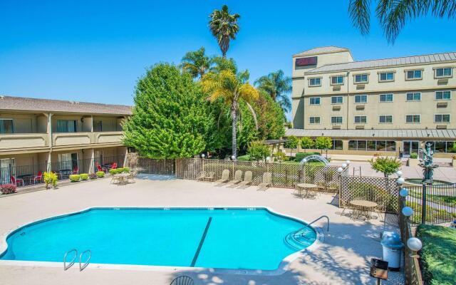 Ramada by Wyndham West Sacramento Hotel and Suites