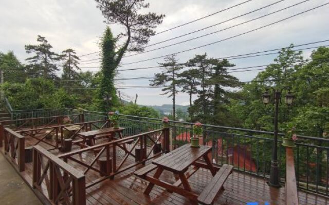 Lushan Dongtian Guesthouse