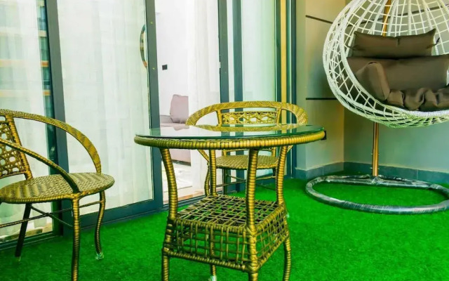 Lux Suites Oasis of Peace Apartments