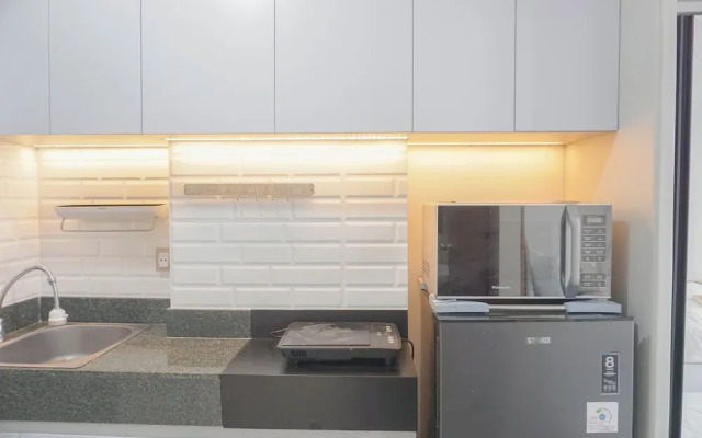 Good And Comfy Studio At Transpark Cibubur Apartment