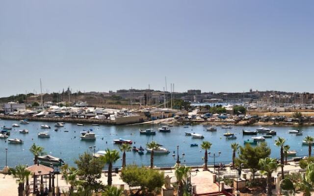 Blubay Apartments by ST Hotel
