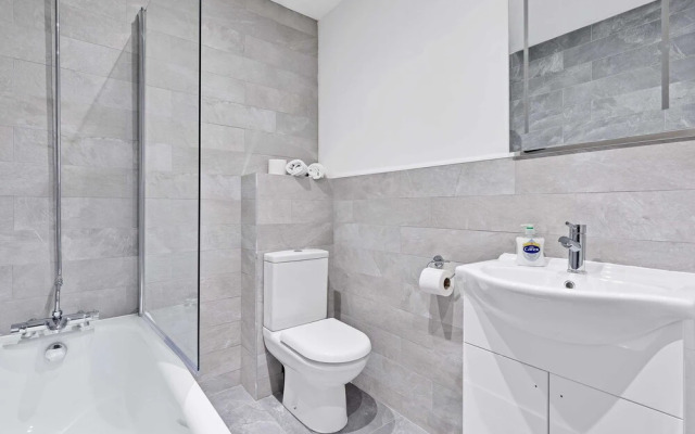 Right On : Bright On Apartment 1B | By My Getaways