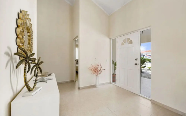 Cozy 3br2ba Great Location w Private Pool Patio