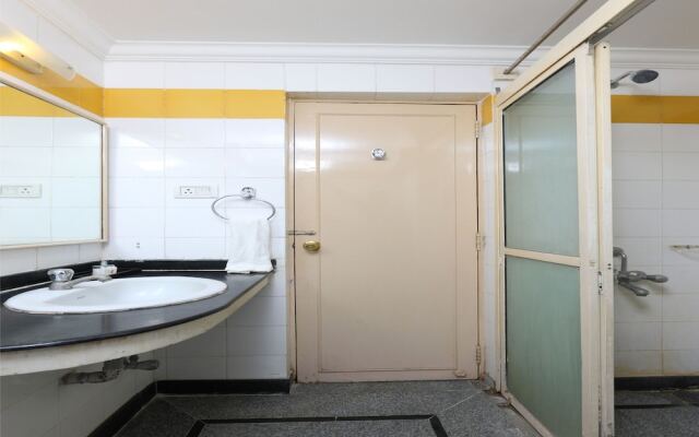 OYO 1081 Hotel Sindhu International