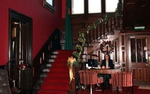 The New Staincliffe Hotel