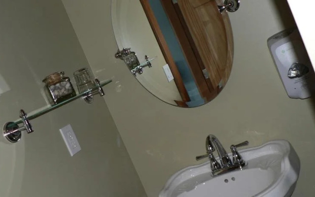 The Getaway Waterfront Cottage