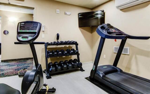 Castle Rock Inn & Suites
