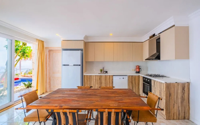 Lux Villa With Inf Pool Jacuzzi - All Rooms w AC