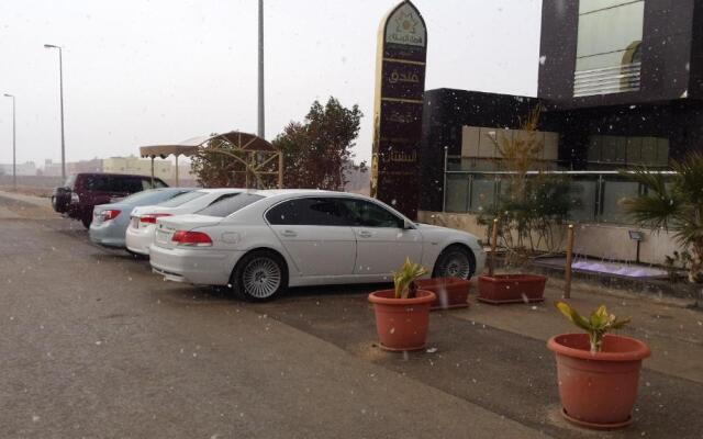 Al Bustan Crown Hotel 2