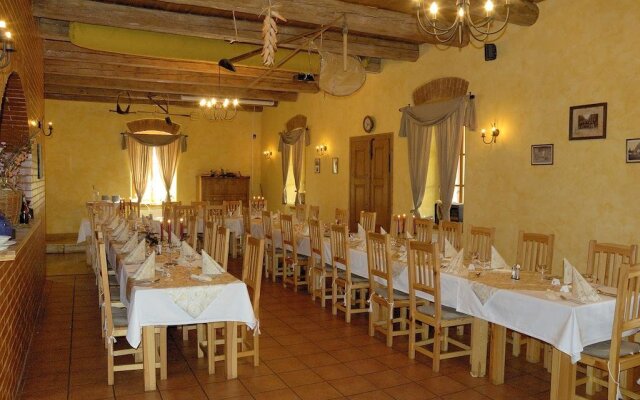 Hotel Na Statku Mirošov