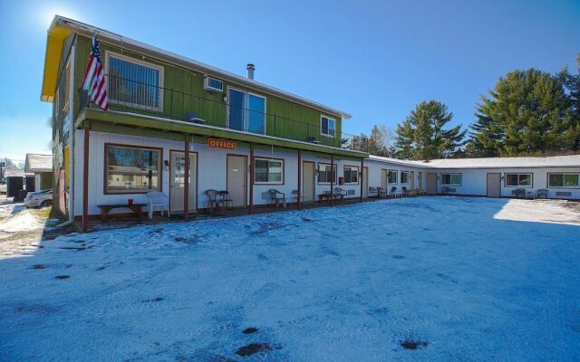 Love Hotels Tomahawk by OYO at Lake Mohawksin WI