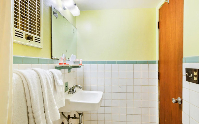 OYO Hotel Downtown Peoria I-74