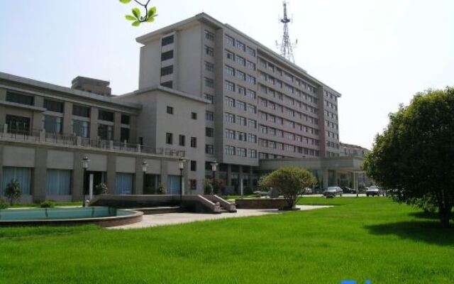 Huadong Hotel