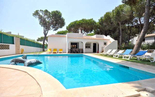 "traditional Private Pool, Walking Distance to Centre, Golf Facing"