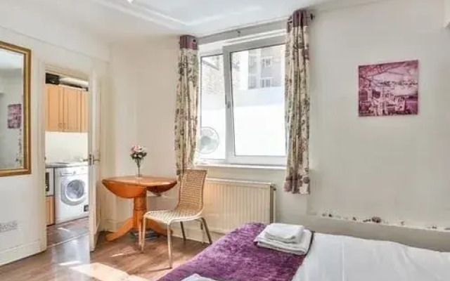 Sloane Avenue Apartment