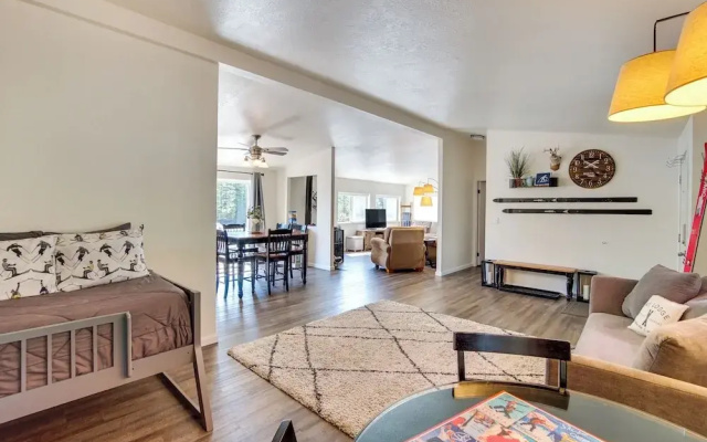 Riverfront Home w/ Deck, Near Mount Rainier!