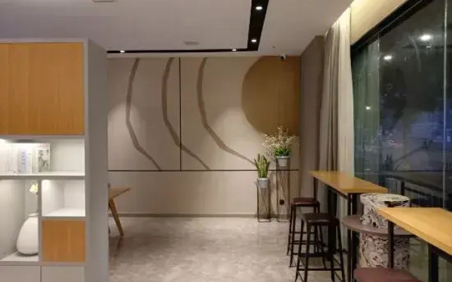 Homeinn (Xuzhou Feng County Zhongyang Avenue Wuyue Plaza Store)