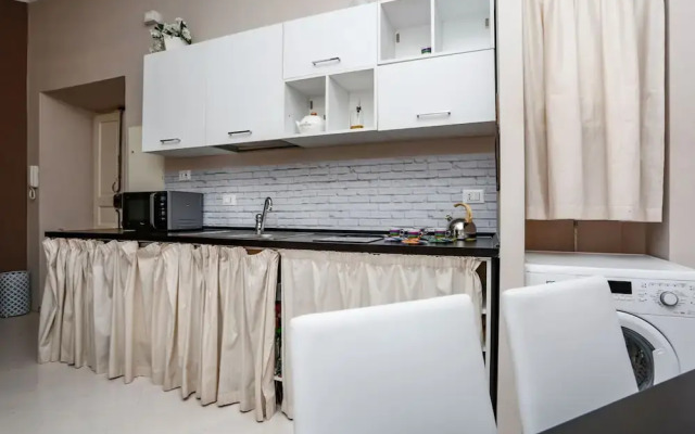 American Uni 2Br Lovely Apt