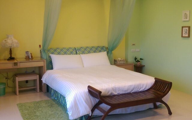 Four Seasons B & B