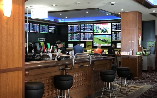 Grand Hotel Apartments Gold Coast by owner