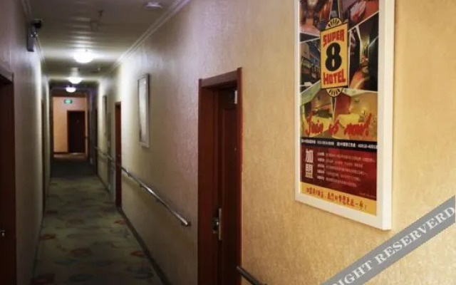 Super 8 Hotel (Dalian Xinghai Square)
