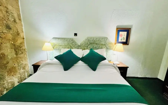 Pinetree Inn Hotel