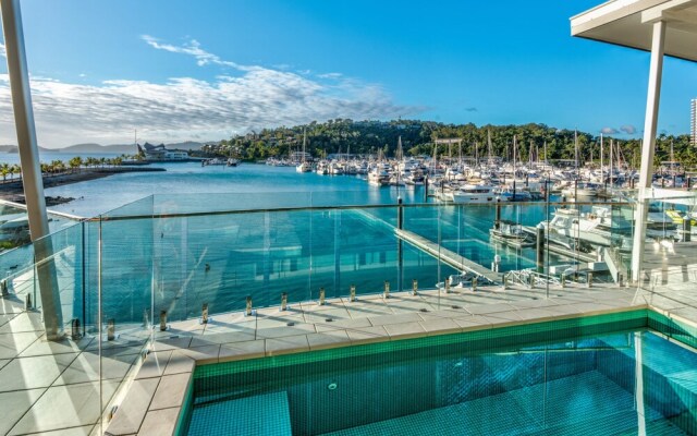 Pavillions 25 Penthouse with Marina View
