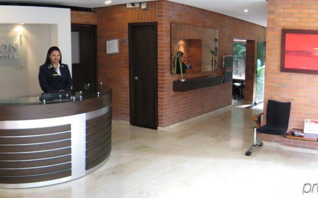 Leblón Suites Hotel