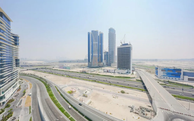 Urban Skyline City Comfort Studio