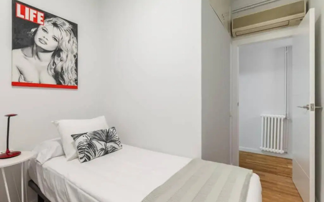 Art House Renoir Plaza Universitat Sant Antoni