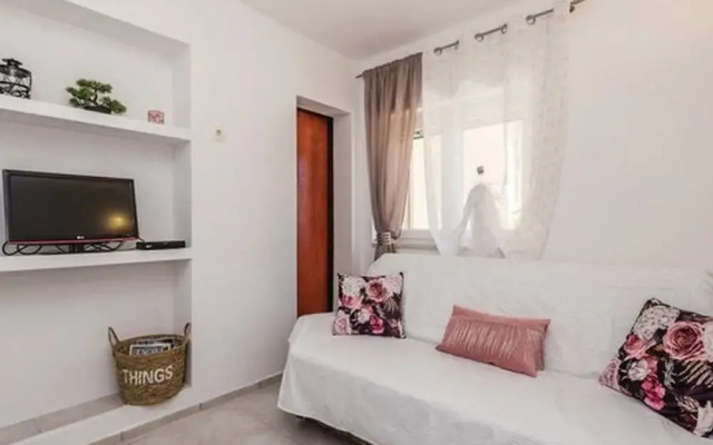 Charming One Bedroom Apartment Povljana